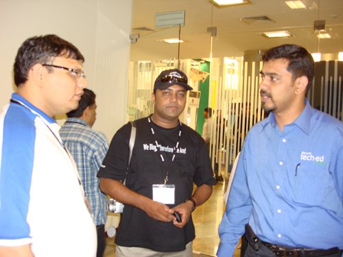 Two men talking at TechEd India 2009.