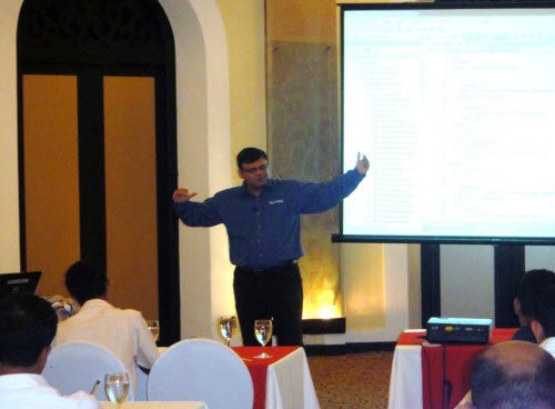 Pinal presenting SQL Server Seminar Pinal presenting SQL Server Seminar